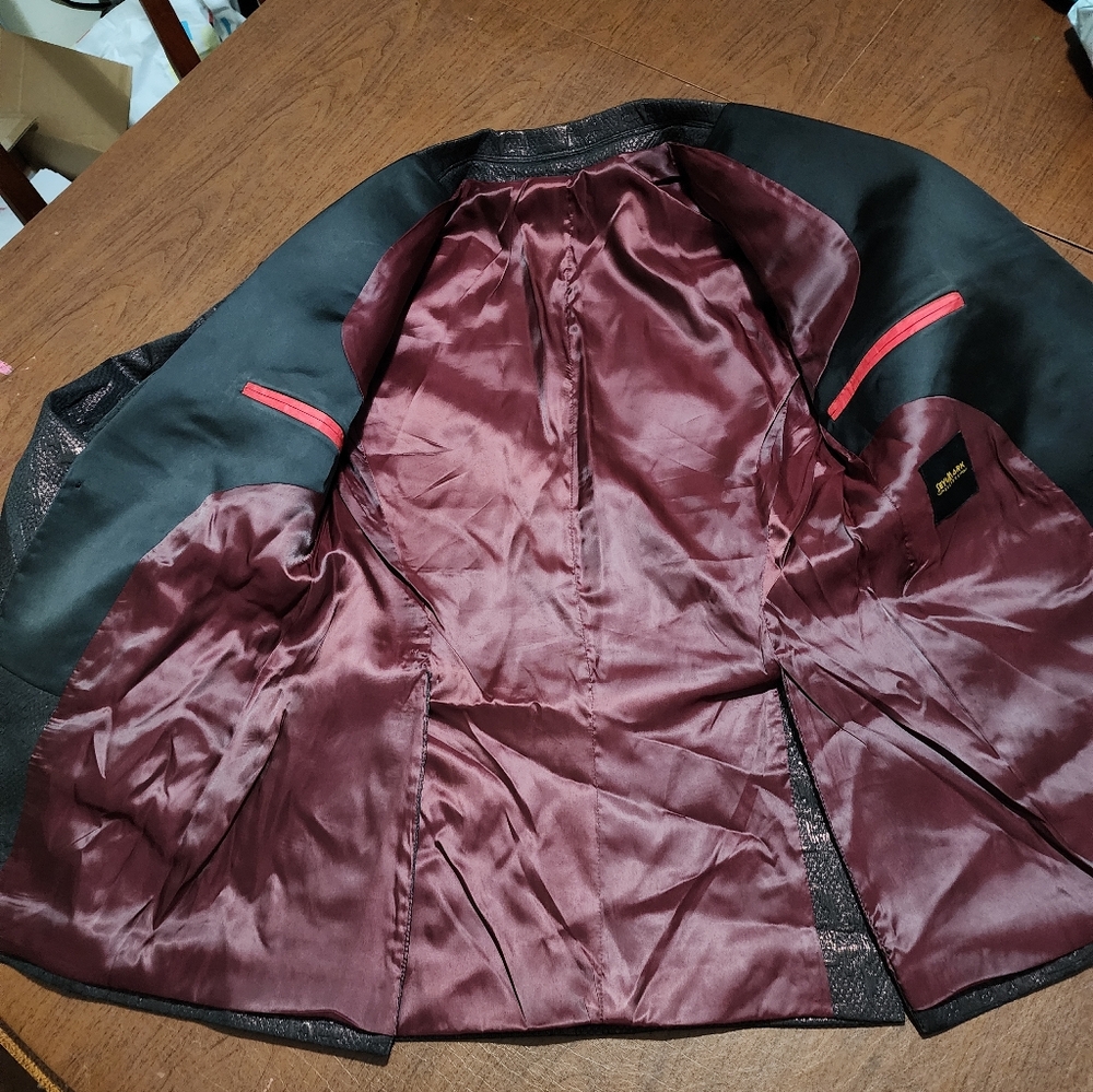 NWOT - Sophisticated Black and Burgundy Men's Blazer - Picture 6 of 10